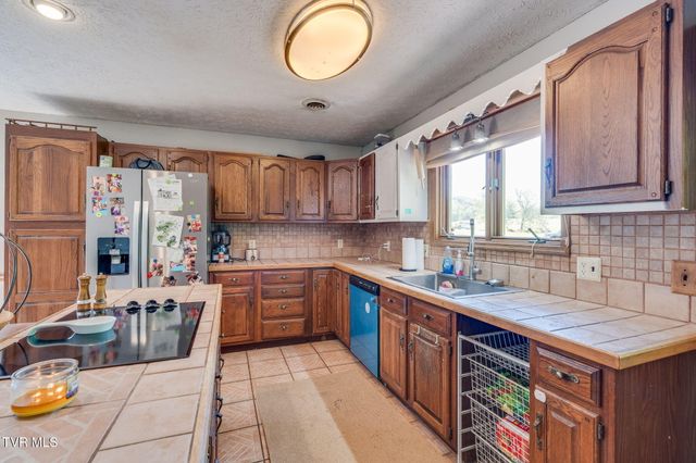 1656 Fall Creek Road, Kingsport, TN 37664