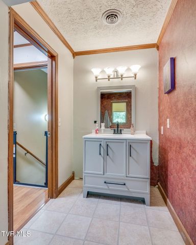 1656 Fall Creek Road, Kingsport, TN 37664