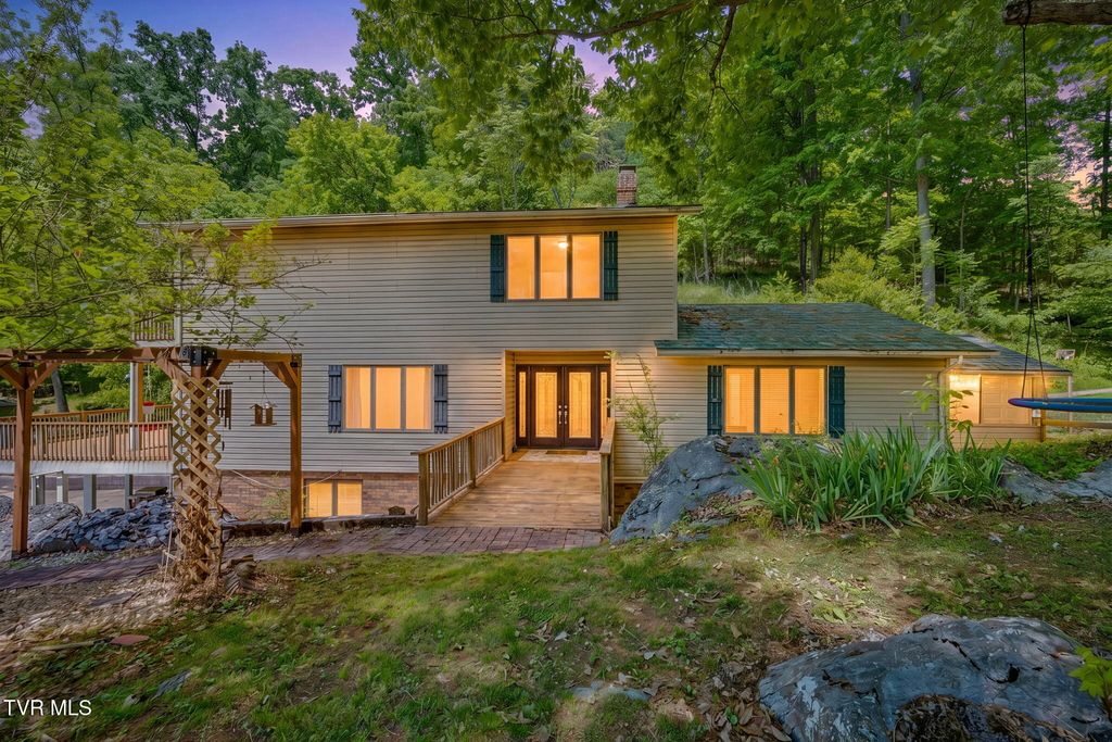1656 Fall Creek Road, Kingsport, TN 37664