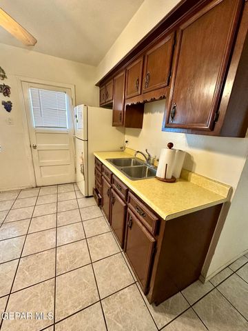 7566 MATAMOROS Drive, El Paso, TX 79915