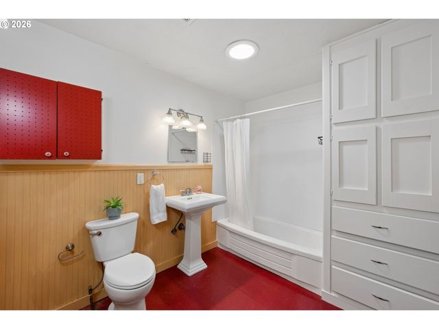 9040 N OSWEGO Ave, Portland, OR 97203