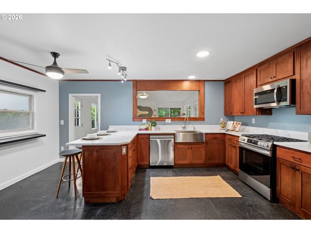 9040 N OSWEGO Ave, Portland, OR 97203