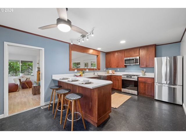 9040 N OSWEGO Ave, Portland, OR 97203