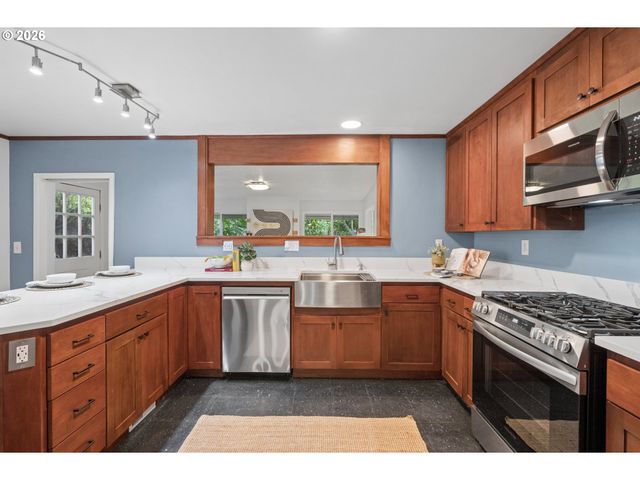9040 N OSWEGO Ave, Portland, OR 97203