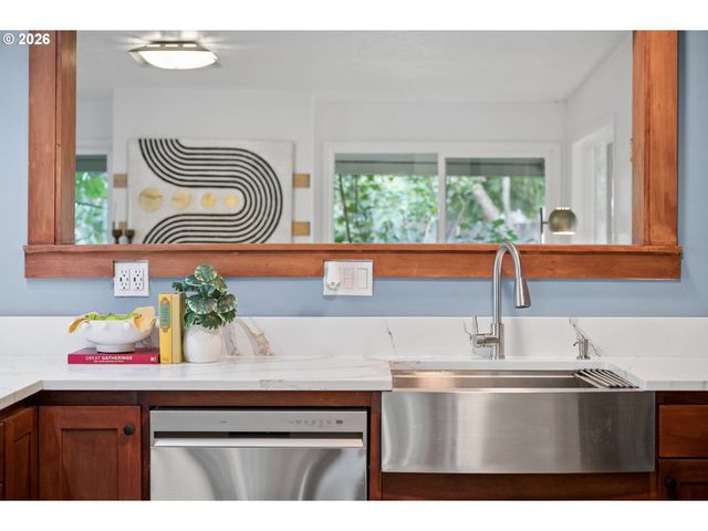 9040 N OSWEGO Ave, Portland, OR 97203