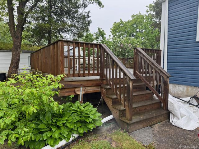 32 Brooklyn Street, Deer Park, NY 11729