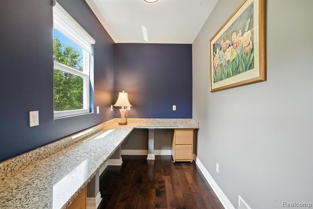 2066 Findley Circle, Lake Orion, MI 48360