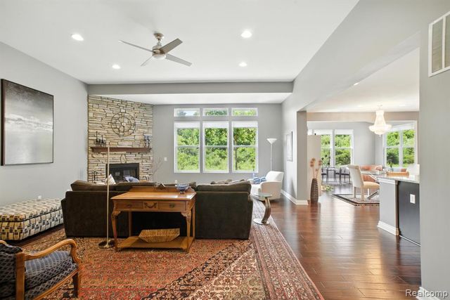 2066 Findley Circle, Lake Orion, MI 48360