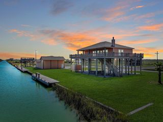 1332 Van Sant, Gilchrist, TX 77617