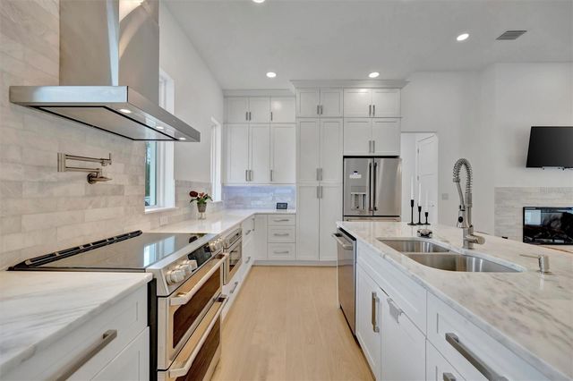 916 HIGHLAND STREET, Sarasota, FL 34234