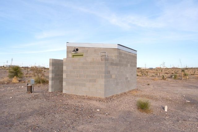 2205 E Rabbit Rd, Marfa, TX 79843