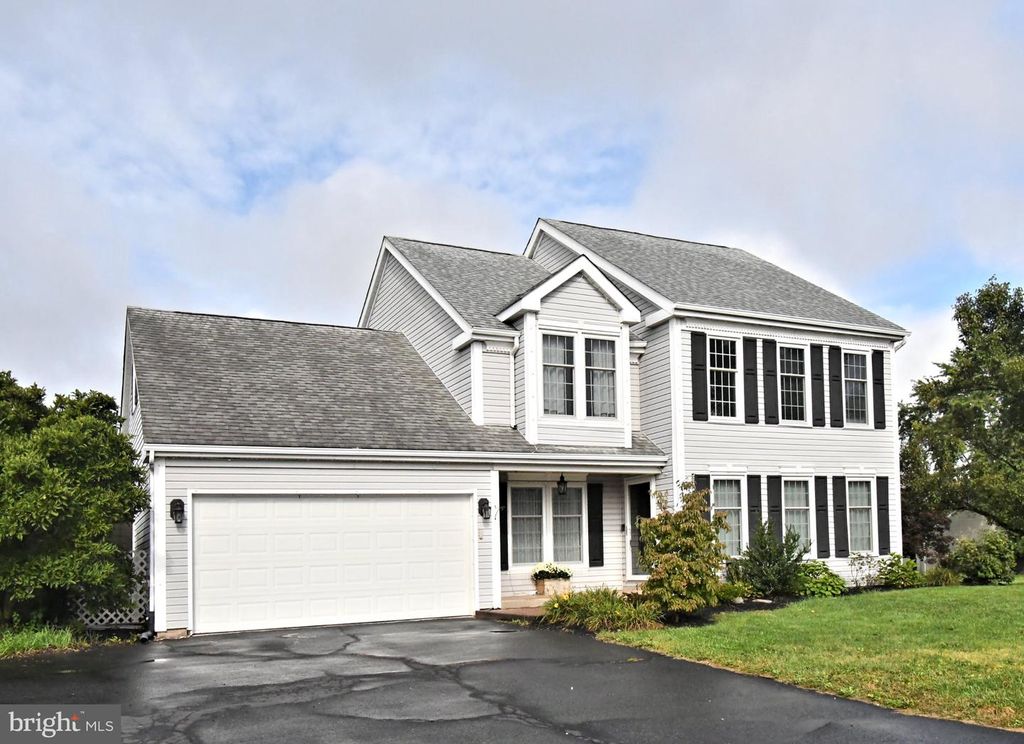 1019 MAYFLOWER DR, Quakertown, PA 18951 — exterior