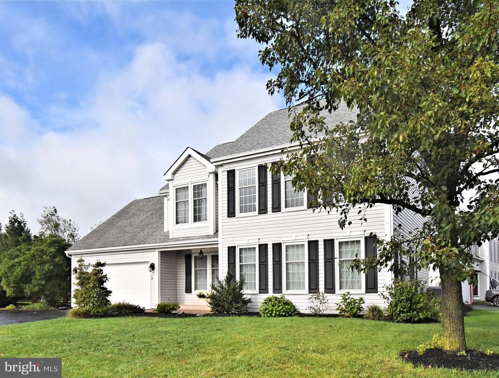 1019 MAYFLOWER DR, Quakertown, PA 18951 — photo 2