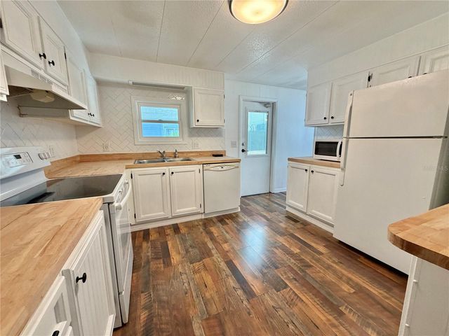 103 TAMARISK WAY, Leesburg, FL 34748