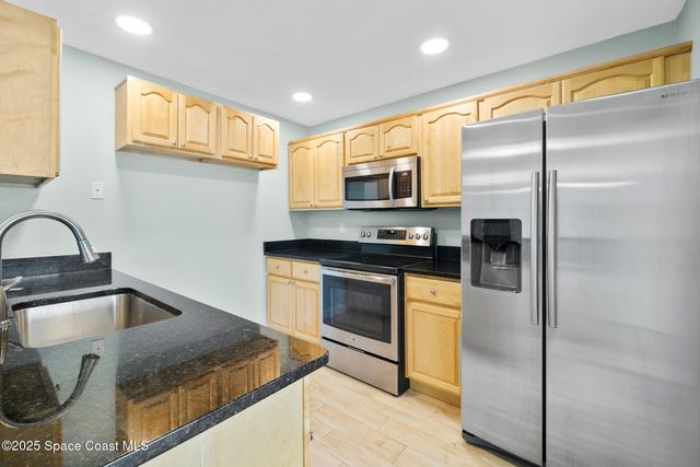 627 Ridge Club Drive 14, Melbourne, FL 32934