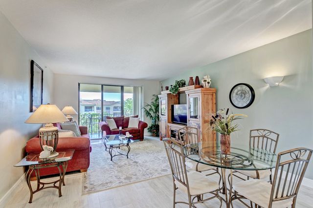 500 Uno Lago Drive 402, Juno Beach, FL 33408