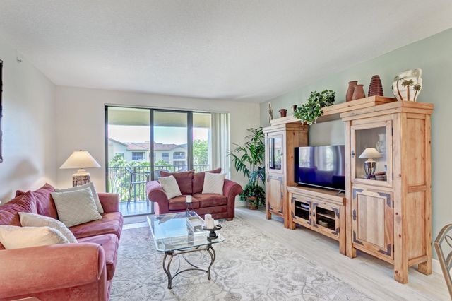 500 Uno Lago Drive 402, Juno Beach, FL 33408