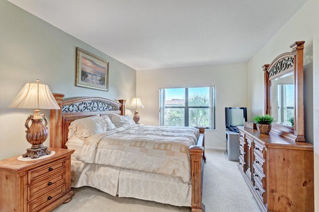 500 Uno Lago Drive 402, Juno Beach, FL 33408