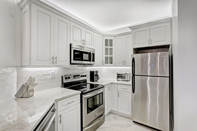 500 Uno Lago Drive 402, Juno Beach, FL 33408