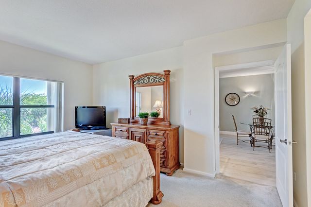 500 Uno Lago Drive 402, Juno Beach, FL 33408