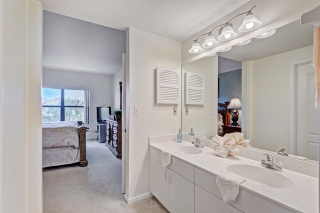 500 Uno Lago Drive 402, Juno Beach, FL 33408