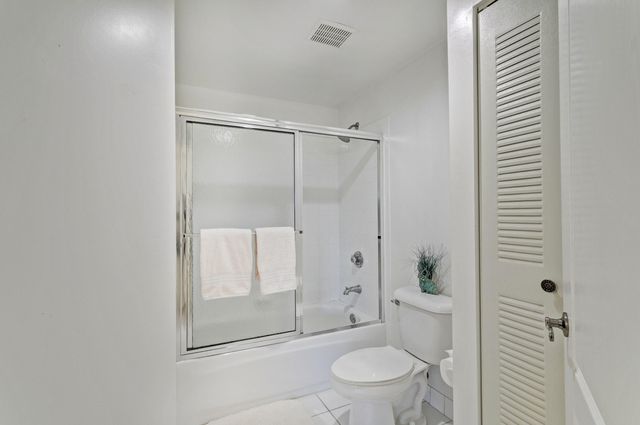 500 Uno Lago Drive 402, Juno Beach, FL 33408