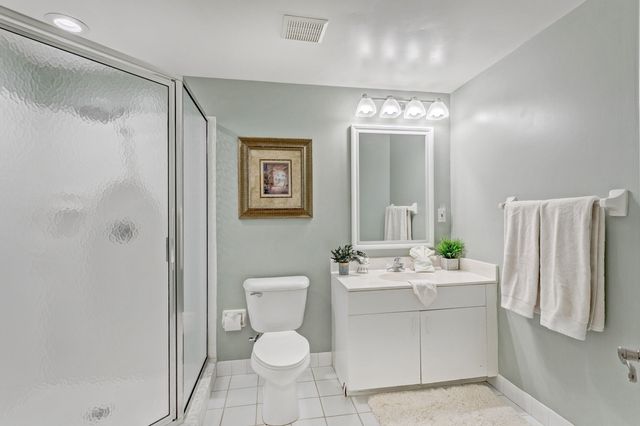 500 Uno Lago Drive 402, Juno Beach, FL 33408