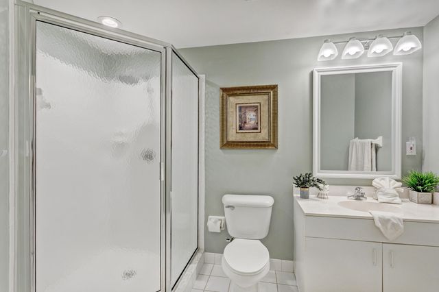 500 Uno Lago Drive 402, Juno Beach, FL 33408