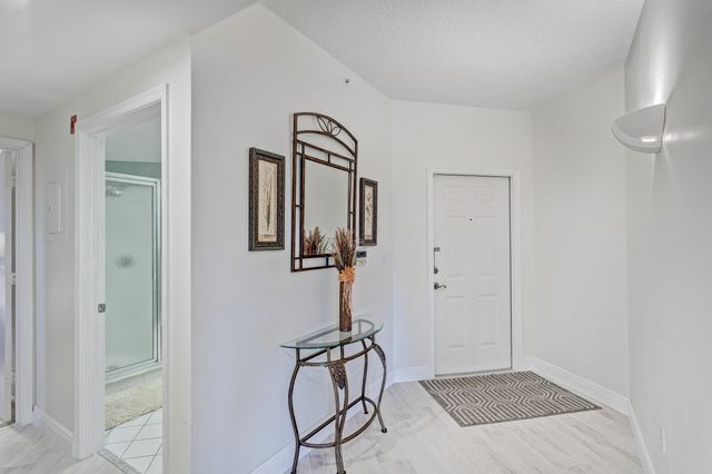 500 Uno Lago Drive 402, Juno Beach, FL 33408