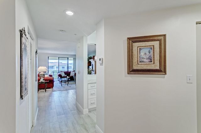 500 Uno Lago Drive 402, Juno Beach, FL 33408