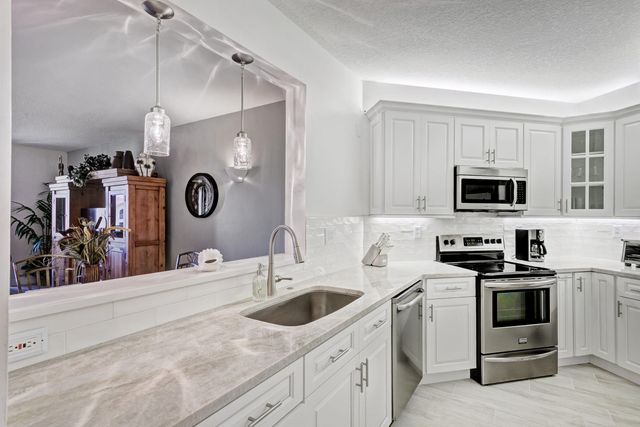 500 Uno Lago Drive 402, Juno Beach, FL 33408