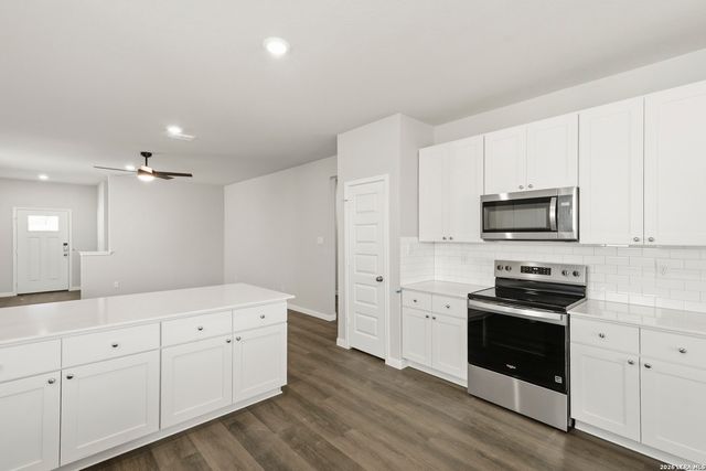 1233 Sweden, Seguin, TX 78155