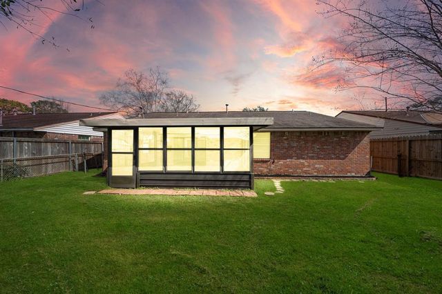 2222 Blueberry Lane, Pasadena, TX 77502