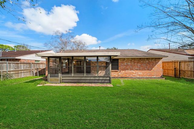 2222 Blueberry Lane, Pasadena, TX 77502