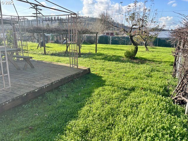 196 Ne FLAGG St, Roseburg, OR 97470