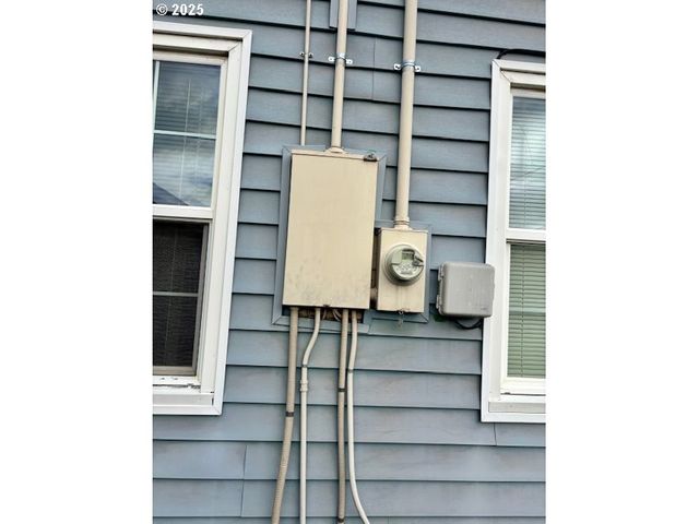 196 Ne FLAGG St, Roseburg, OR 97470