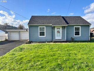196 Ne FLAGG St, Roseburg, OR 97470