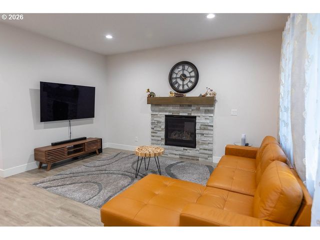 5551 CROSSLER MEADOW Loop, Salem, OR 97306