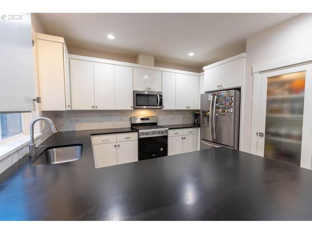 5551 CROSSLER MEADOW Loop, Salem, OR 97306