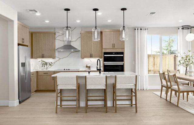 2073 Warp Ave, Roseville, CA 95747