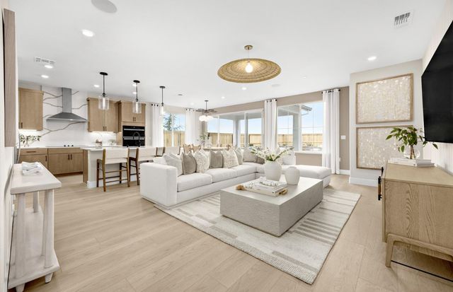 2073 Warp Ave, Roseville, CA 95747