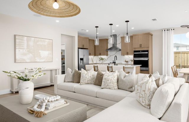 2073 Warp Ave, Roseville, CA 95747