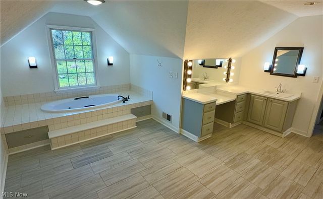 11379 Woodiebrook Road, Chardon, OH 44024