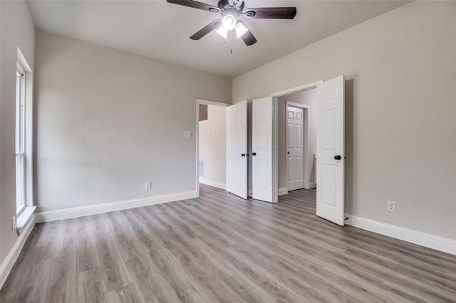 829 Foxridge Drive, Arlington, TX 76017