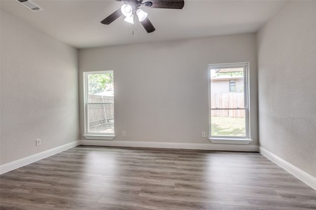 829 Foxridge Drive, Arlington, TX 76017