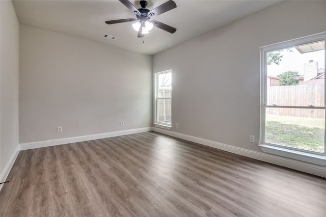 829 Foxridge Drive, Arlington, TX 76017