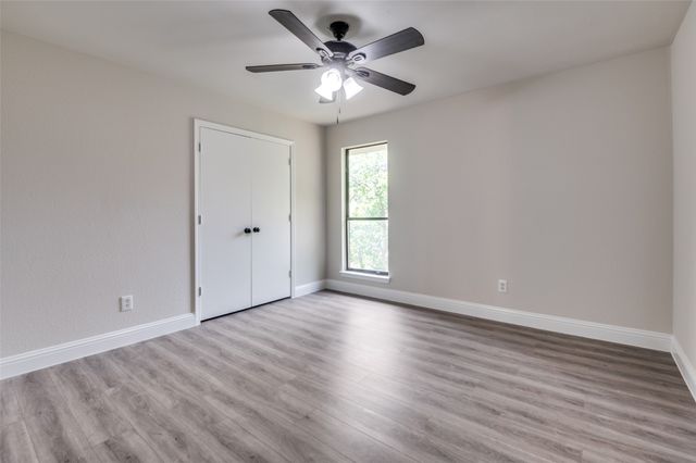 829 Foxridge Drive, Arlington, TX 76017