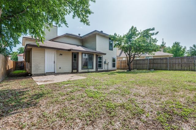 829 Foxridge Drive, Arlington, TX 76017