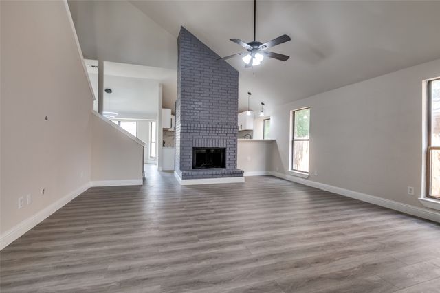 829 Foxridge Drive, Arlington, TX 76017