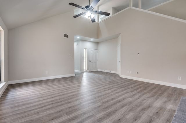 829 Foxridge Drive, Arlington, TX 76017